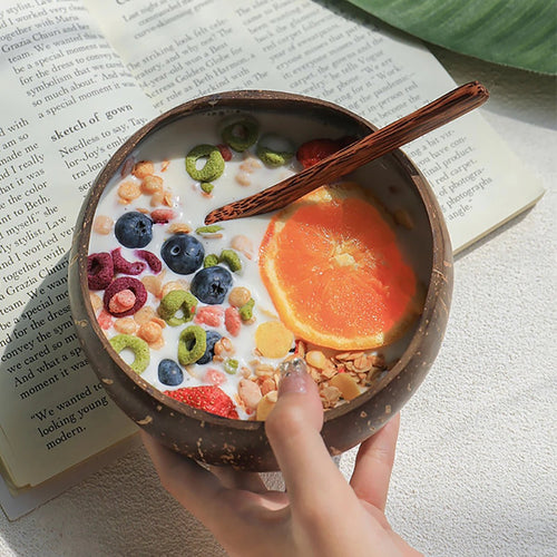 CocoNature Bowl gefüllt mit Smoothie Bowl – natürlich servieren